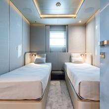 Navis Yacht 