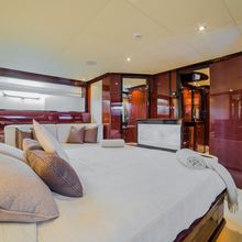 Happy Hour Yacht 