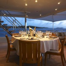 Harle Yacht Bridge Deck Dining
