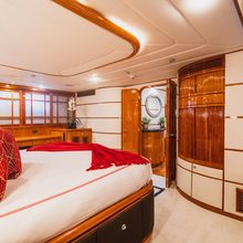 Two Seas Yacht 