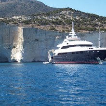 O'Neiro Yacht Front View