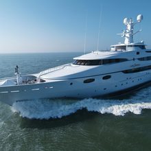 Oui Oui Yacht Profile