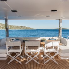 Chillin' Yacht 