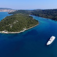Yvonne Yacht 