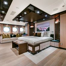 Five Yacht 