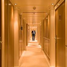 Elegant 007 Yacht Corridor