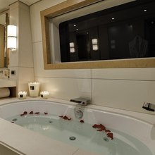 Mizu Yacht 