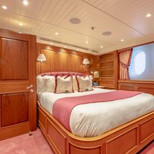 Shadowl Yacht 