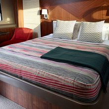 Omnia Natura Yacht 