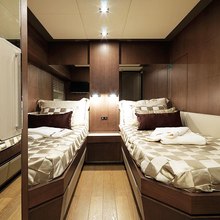5 Aces Yacht 