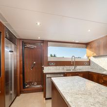 Iridescence Yacht 