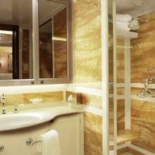 Samar Yacht VIP Bathroom