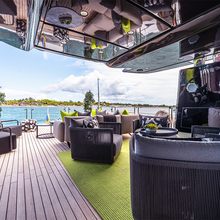 M 105 Yacht 