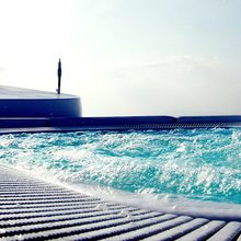 Elegant 007 Yacht Jacuzzi - Close