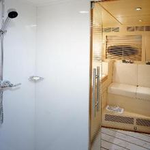 Mumu Yacht Shower Room & Seating