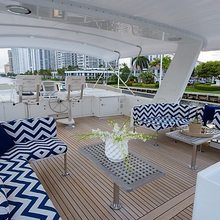 4 Umbrellas Yacht 