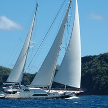 Infinium Yacht 