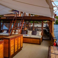 Majik Yacht 