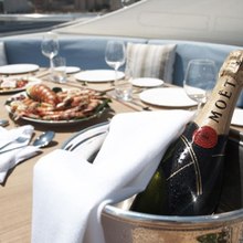 Champagne O'Clock Yacht 