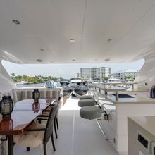 Pilot Lounge Yacht 