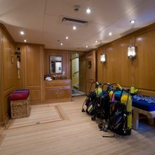 Leander G Yacht Dive Room