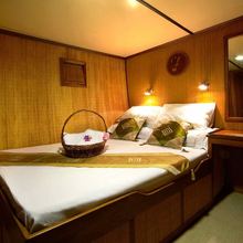 Sunshine Yacht 