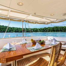 Infinium Yacht 