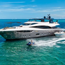 M 105 Yacht 