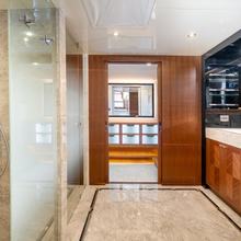 Iridescence Yacht 