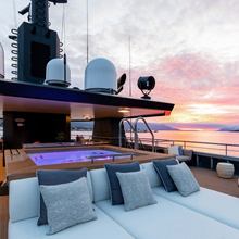 Q Yacht 