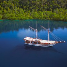 Majik Yacht 