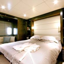 Infinity Yacht Master Stateroom - Bed