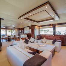 Happy Hour Yacht 