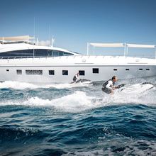 V Yacht 