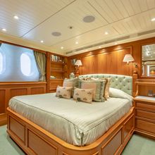 Shadowl Yacht 
