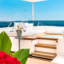 V Yacht 