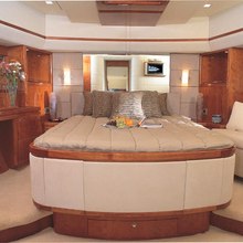 Majesty 88 Yacht 