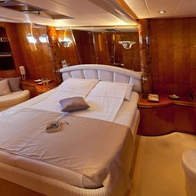 Lona Yacht 