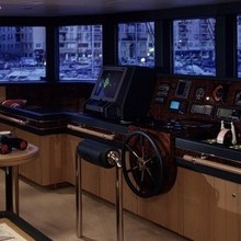 Mercury Yacht Bridge - Screens