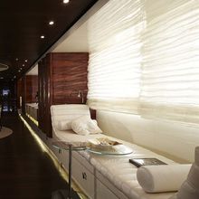 E & E Yacht Salon Saeting