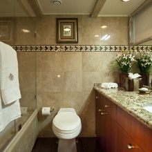 Shenandoah Yacht Guest Bathroom - Starboard