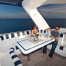 Lona Yacht 