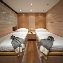 Summersalt Yacht Twin Stateroom