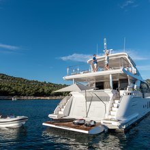 Chillin' Yacht 