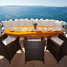 Lona Yacht 
