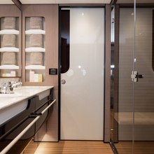 Chillin' Yacht 