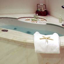 Elegant 007 Yacht Bath