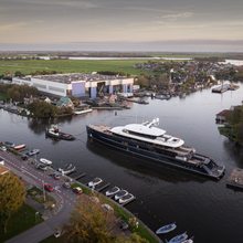 Les Cinq Yacht 