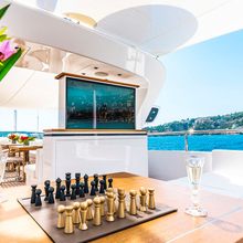 V Yacht 