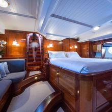 Uriel Yacht 